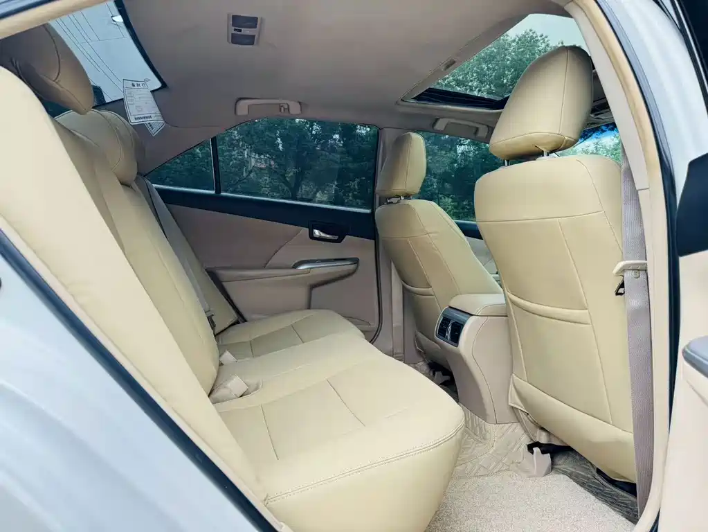 Toyota Camry — миниатюра 12
