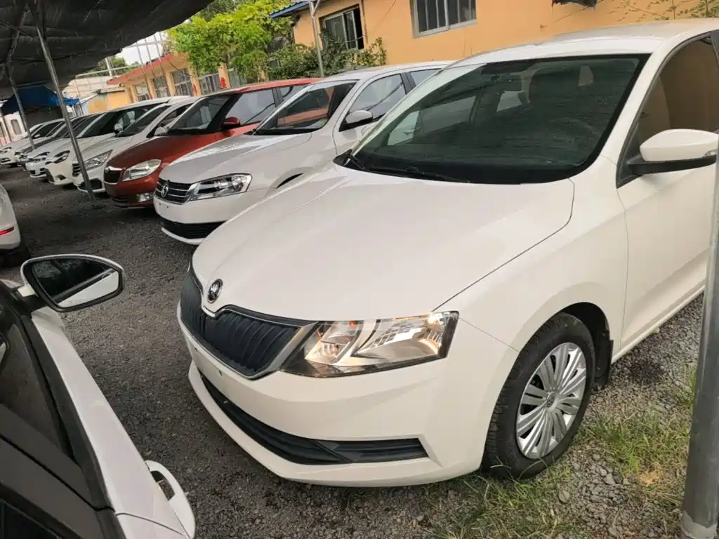 Skoda Rapid Spaceback — миниатюра 3