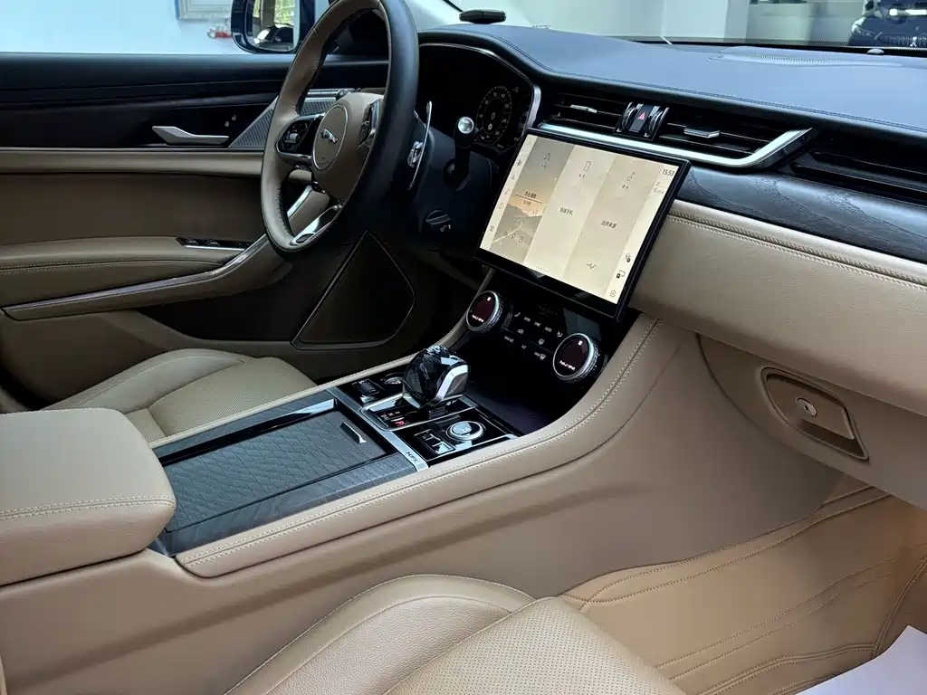 Jaguar XFL — миниатюра 9