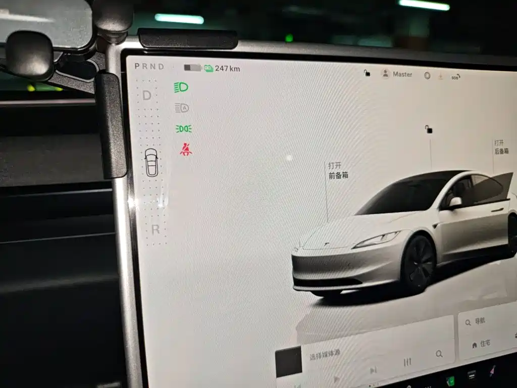 Tesla Model 3 — миниатюра 12