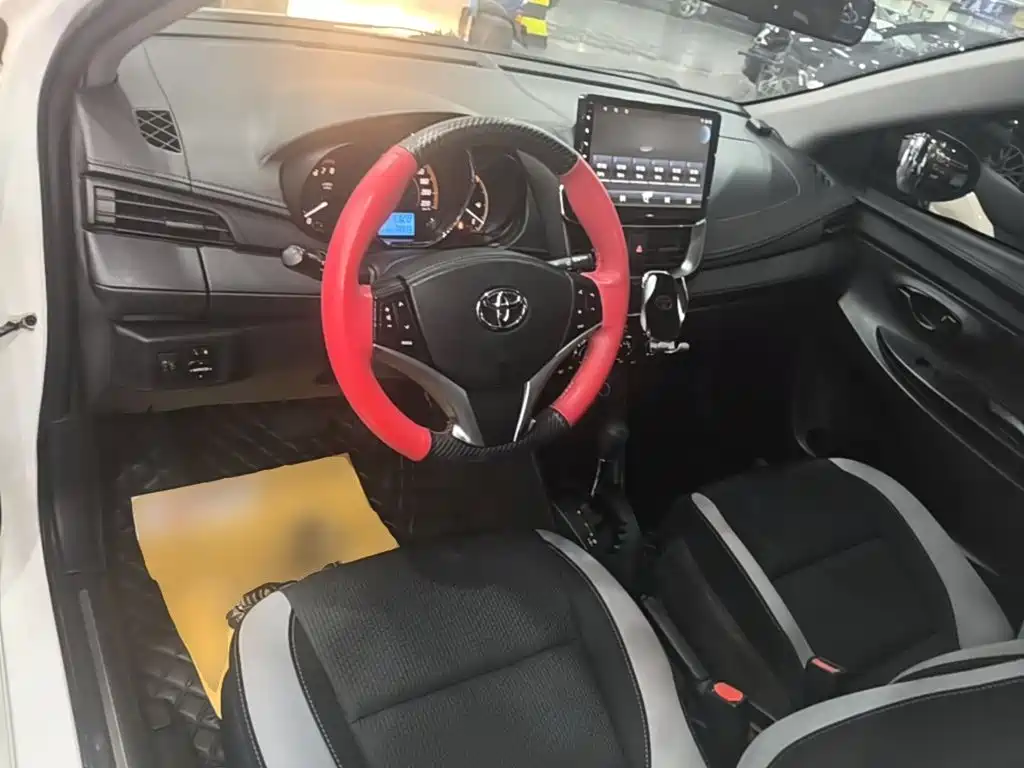 Toyota Yaris L — миниатюра 10