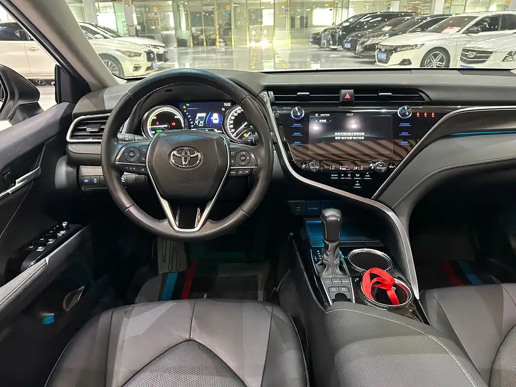 Toyota Camry — миниатюра 11