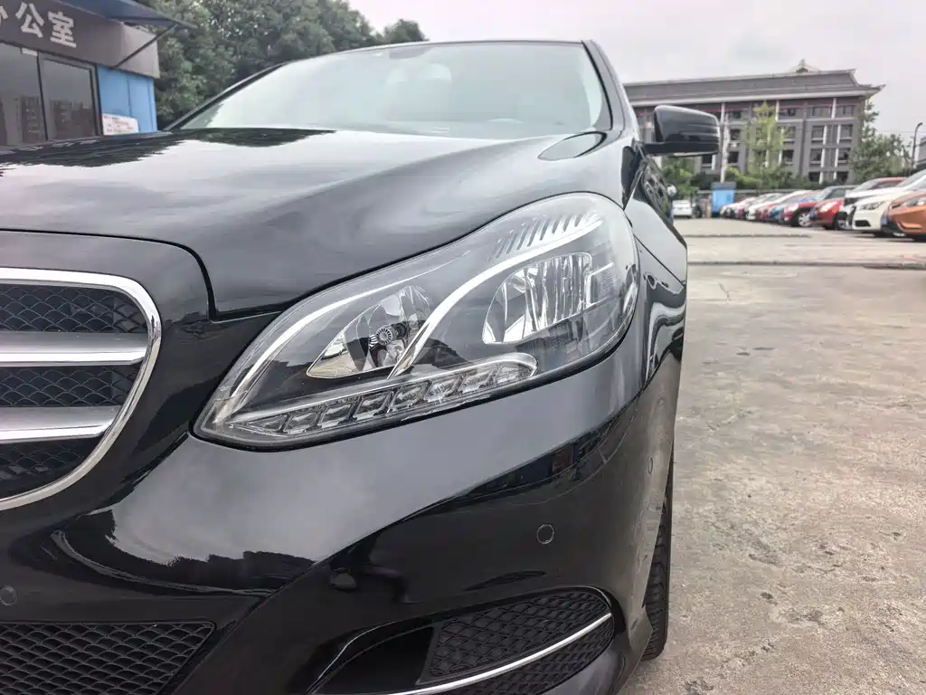 Mercedes-Benz E-Class — миниатюра 9