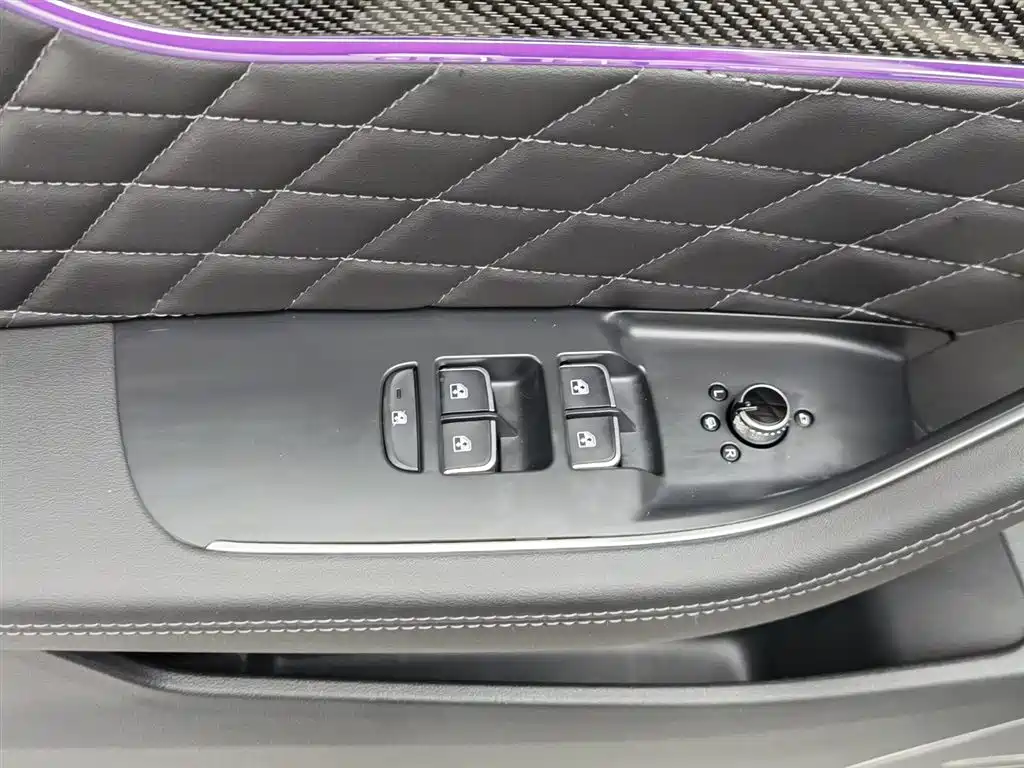 Hongqi HS5 2019 2.0T