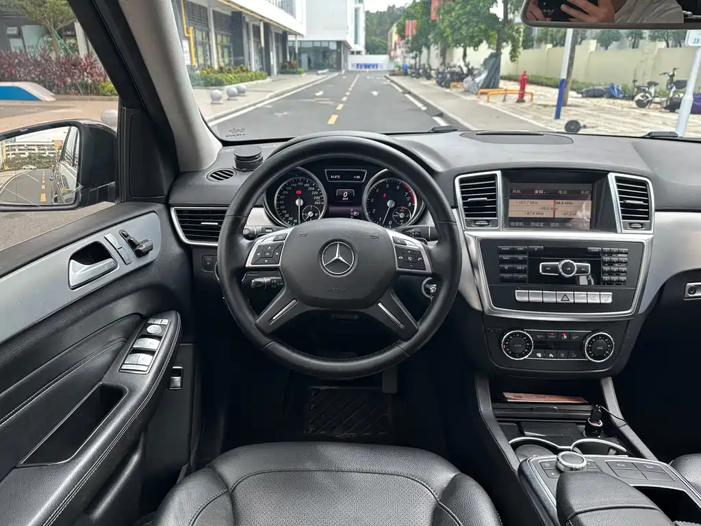 Mercedes-Benz M-Class — миниатюра 10