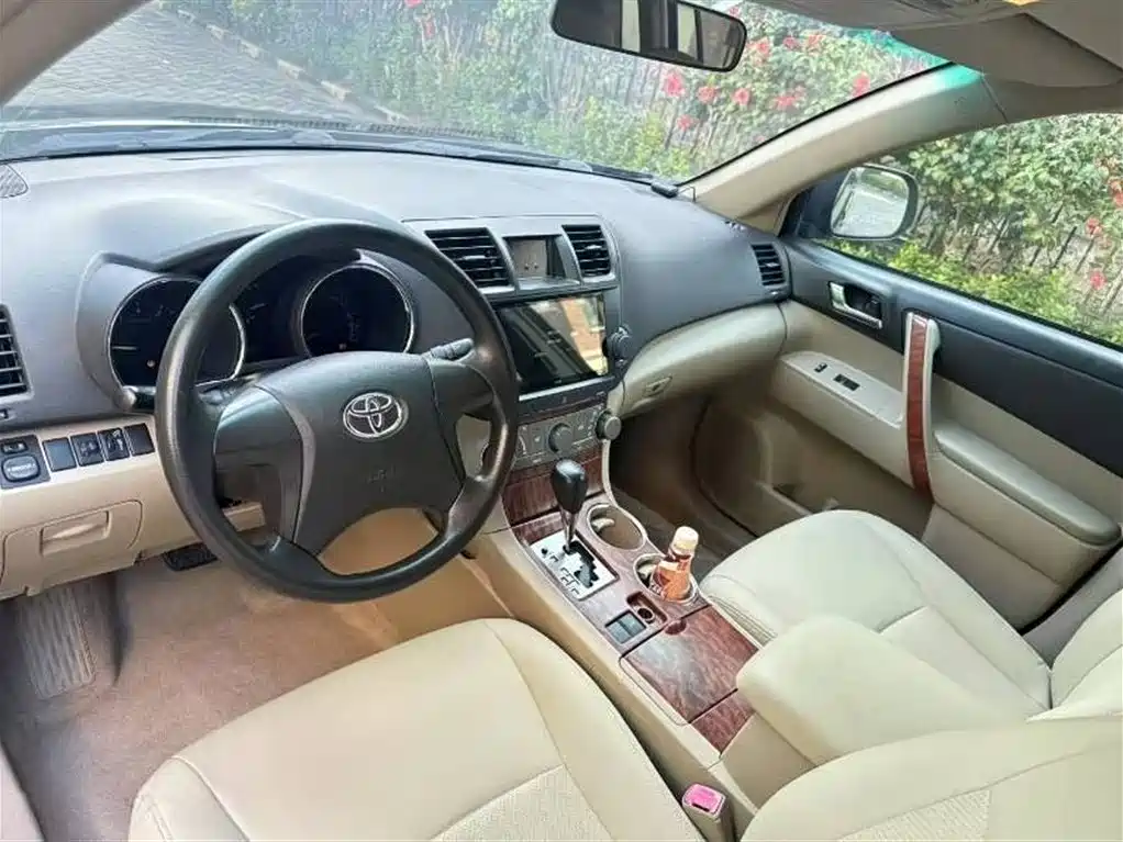 Toyota Highlander 2009 2.7L 7 мест Elite
