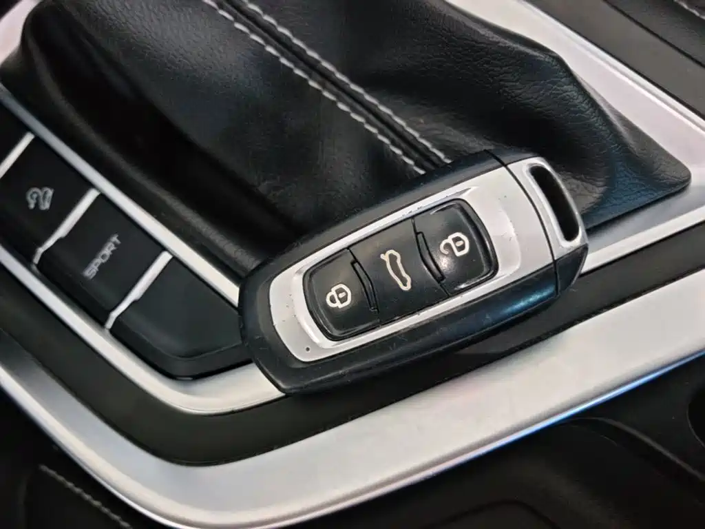 Geely Vision X3 — миниатюра 9