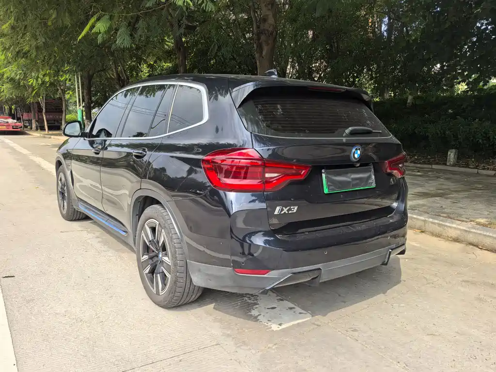 BMW iX3 — миниатюра 7