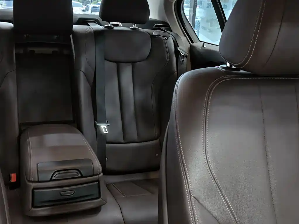 BMW 5 Series — миниатюра 10