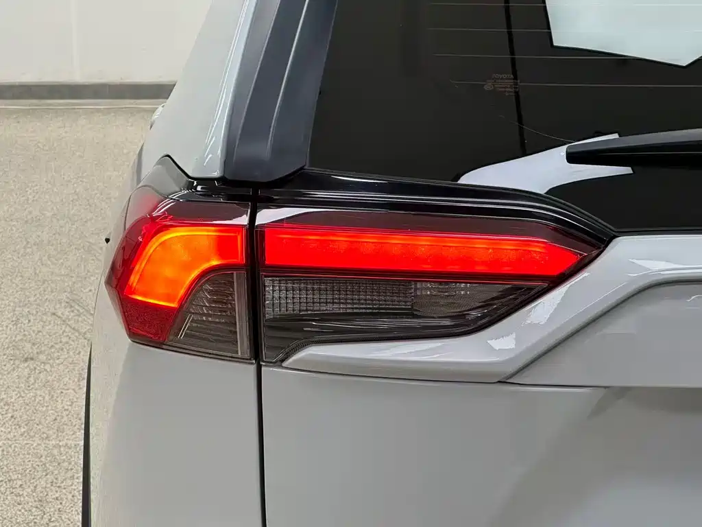 Toyota RAV4 — миниатюра 30