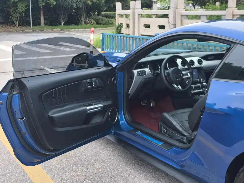 Ford Mustang — миниатюра 6