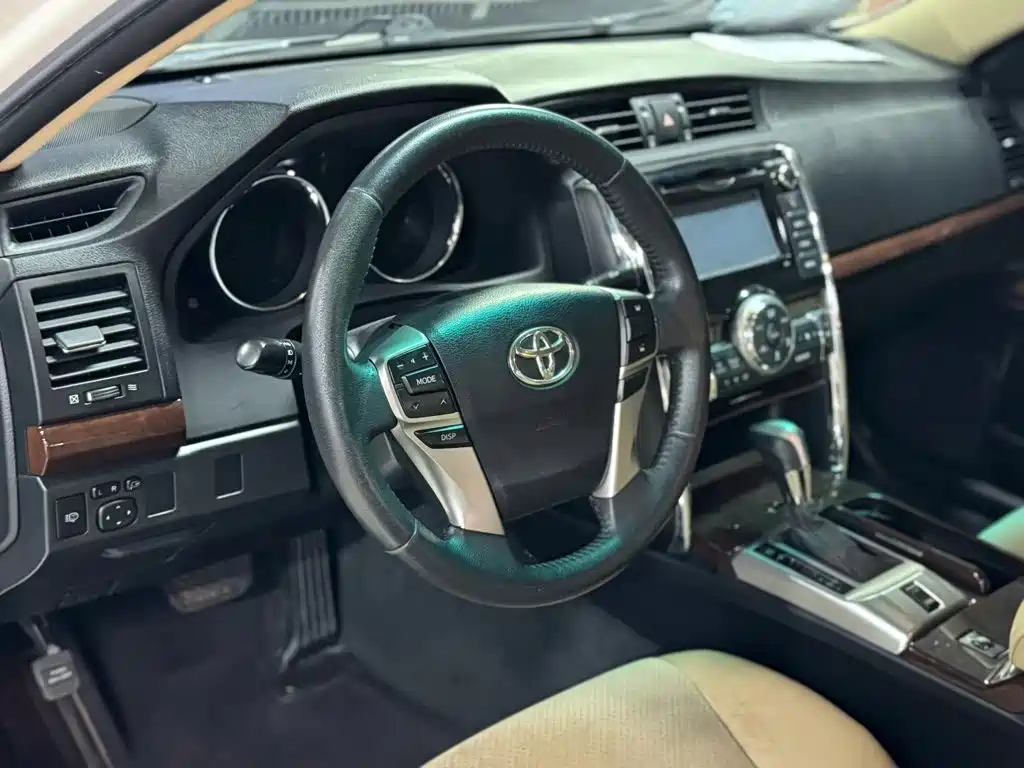 Toyota Reiz — миниатюра 6