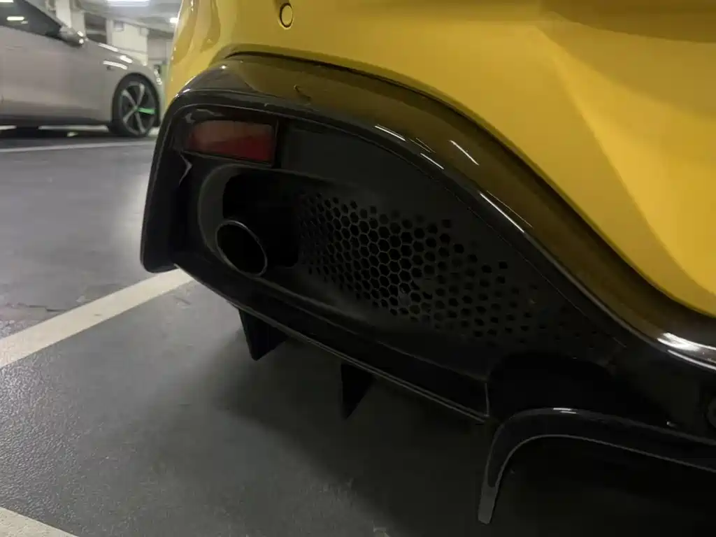Aston Martin V8 Vantage 2018 4.0T V8 Coupe