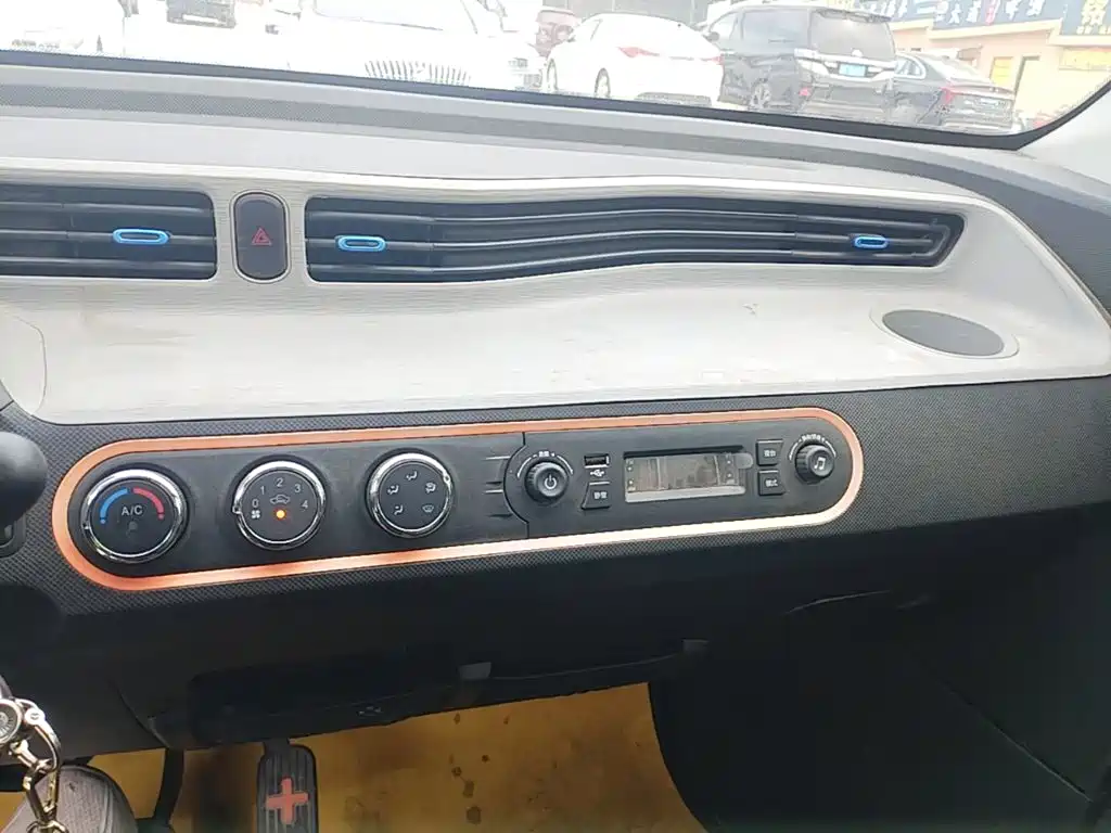 Wuling MINIEV — миниатюра 13
