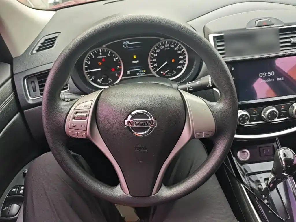 Nissan Tiida — миниатюра 11