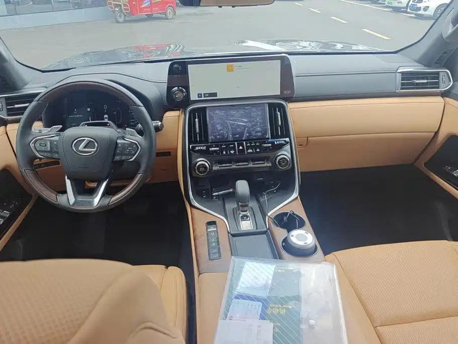 Lexus LX — миниатюра 12