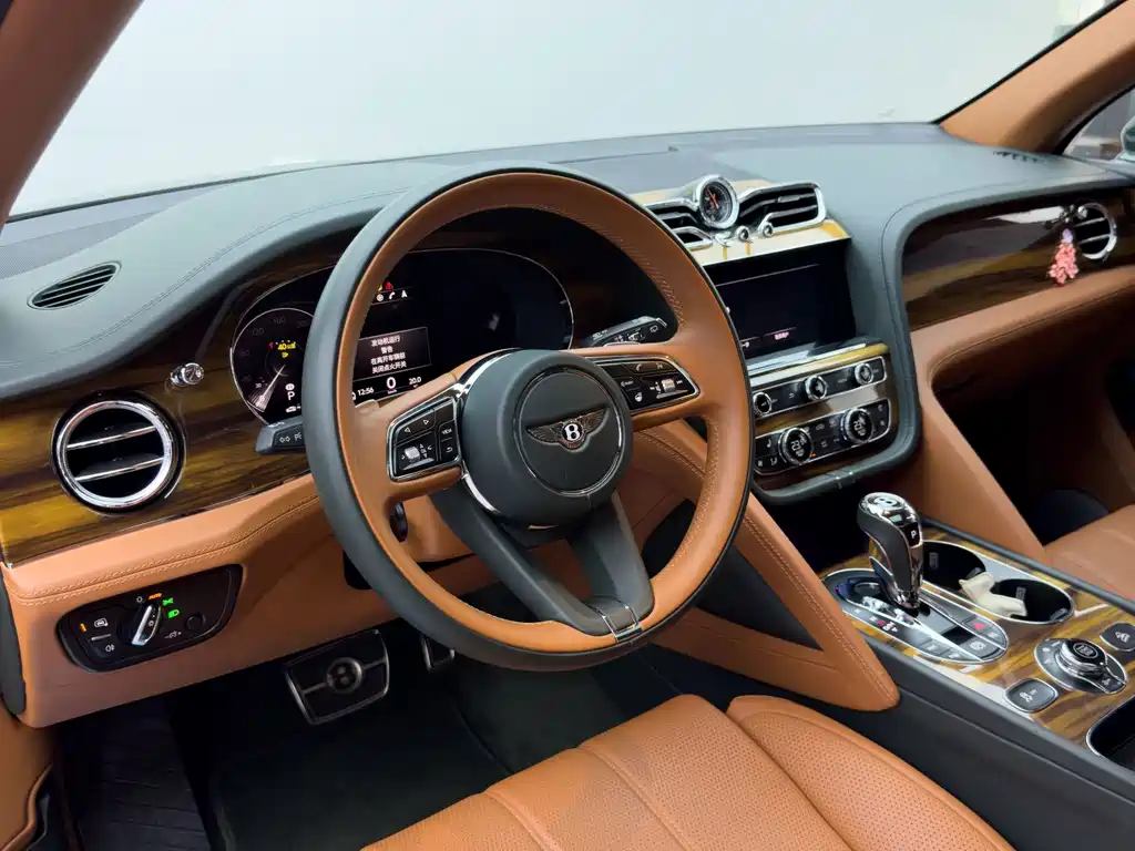 Bentley Bentayga — миниатюра 19