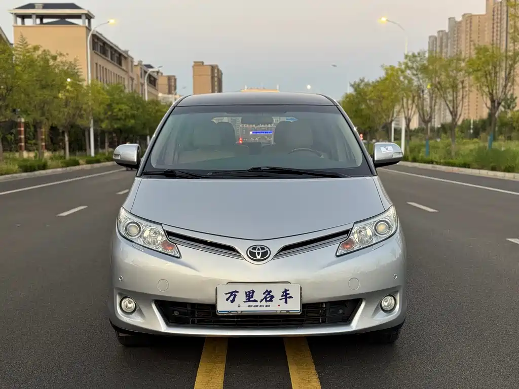 Toyota Previa — миниатюра 2
