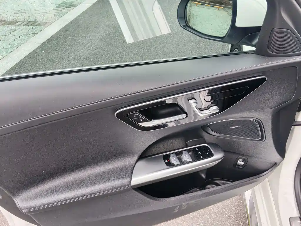 Mercedes-Benz C-Class — миниатюра 13