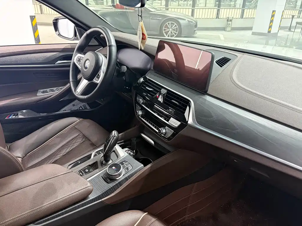 BMW 5 Series — миниатюра 5