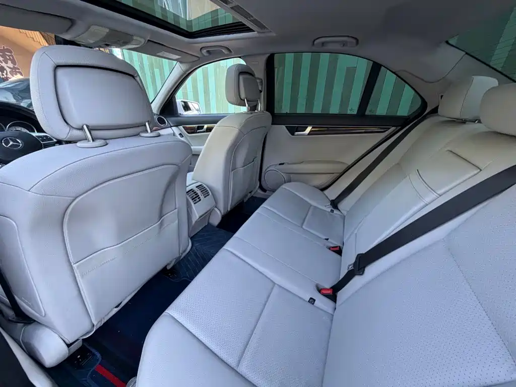 Mercedes-Benz C-Class — миниатюра 8