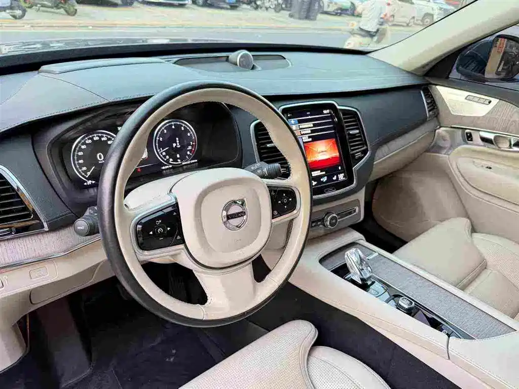 Volvo XC90 — миниатюра 7