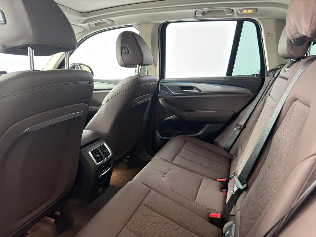 BMW iX3 — миниатюра 11