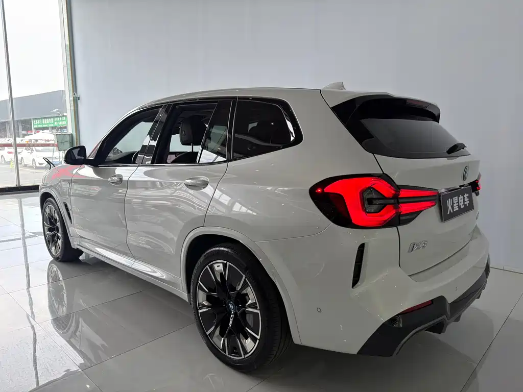 BMW iX3 — миниатюра 16