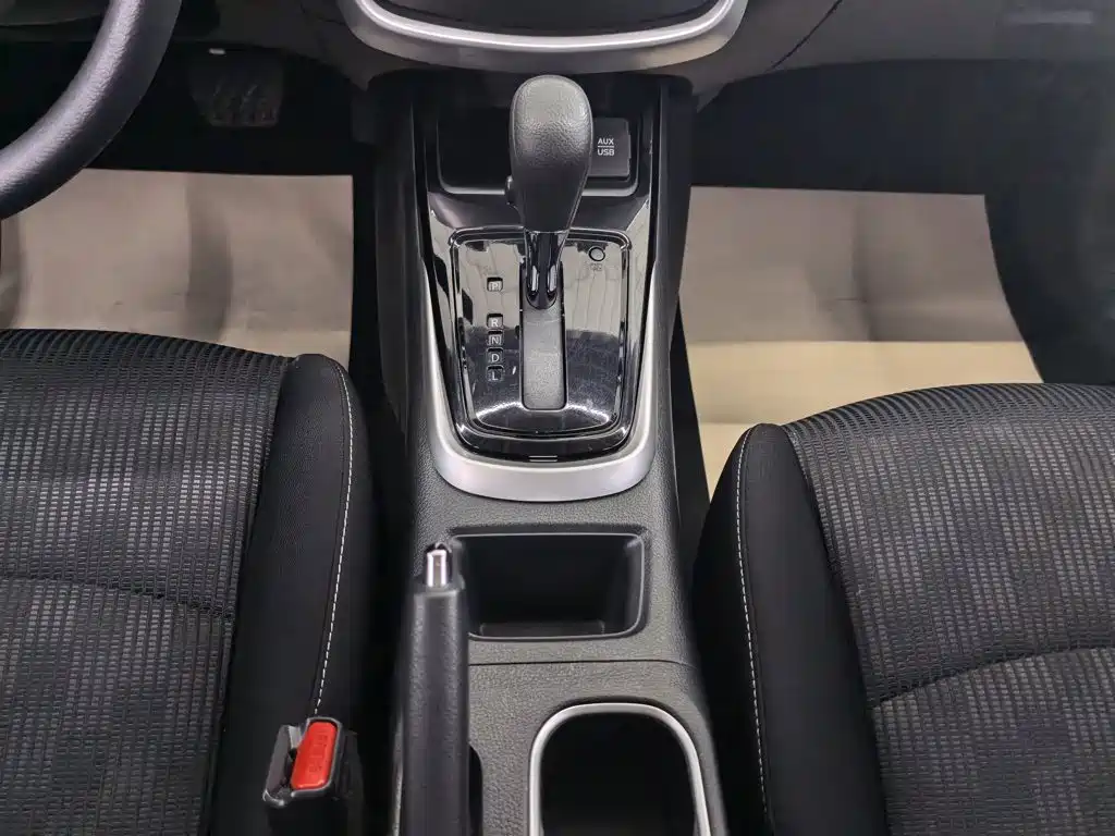 Nissan Tiida — миниатюра 13