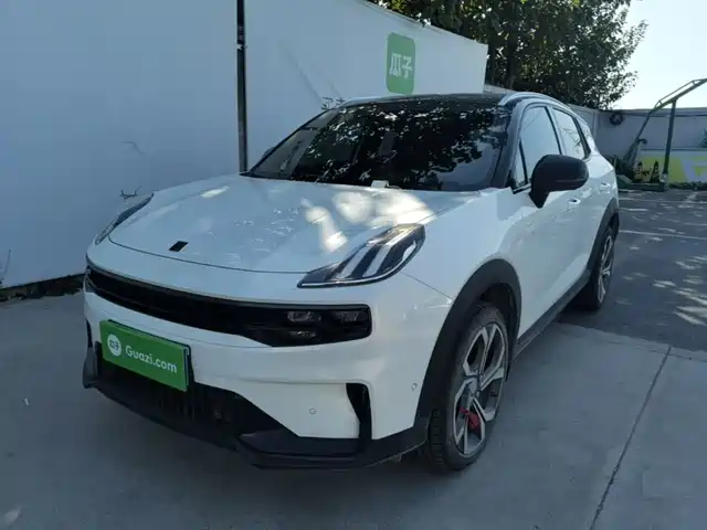 Lynk & Co 06