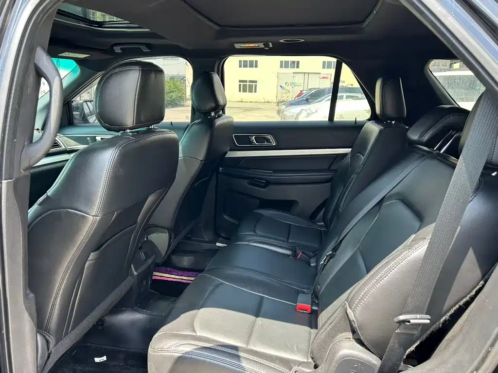 Ford Explorer (Import) — миниатюра 9