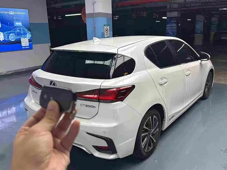 Lexus CT — миниатюра 3
