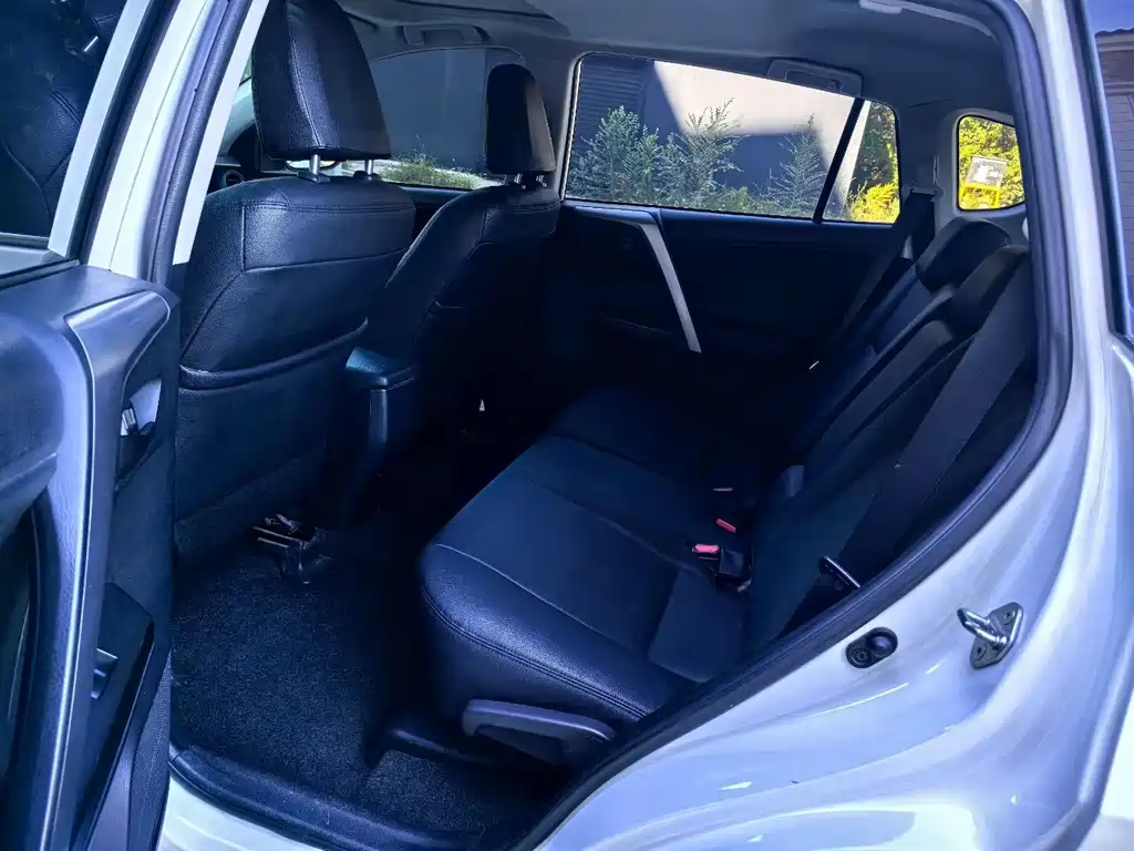 Toyota RAV4 — миниатюра 5