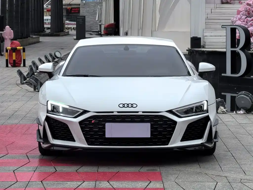 AUDI R8