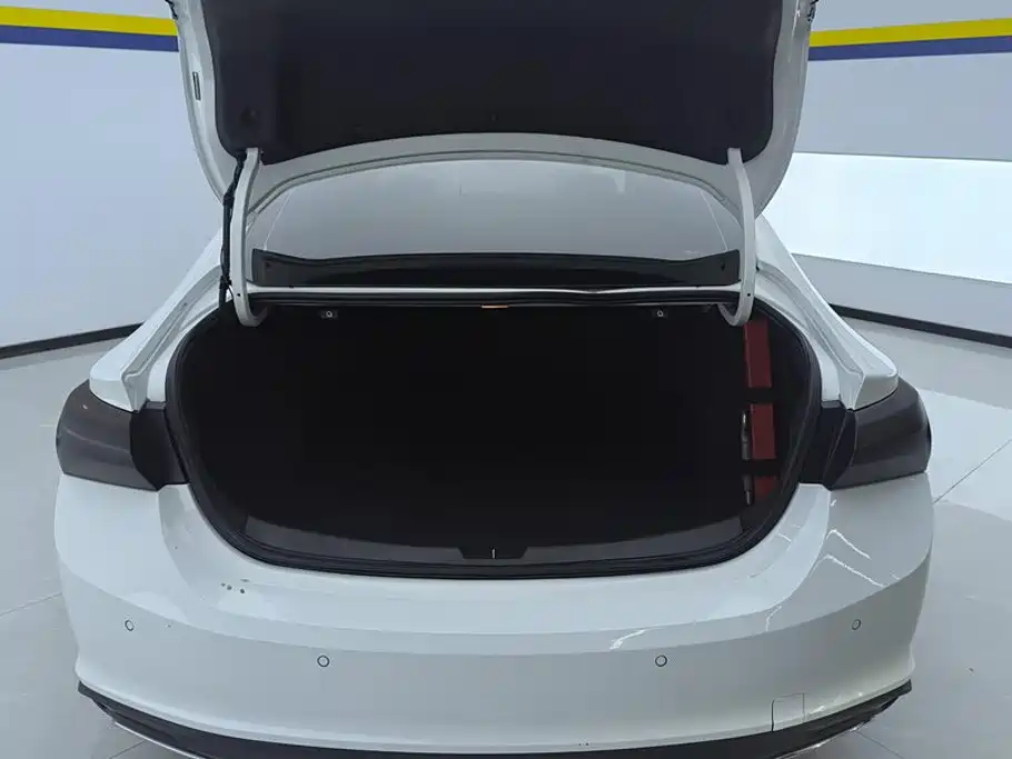 Chevrolet Malibu XL — миниатюра 4