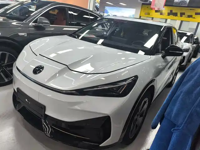 VOLKSWAGEN WITH THE CROWD 06 2024