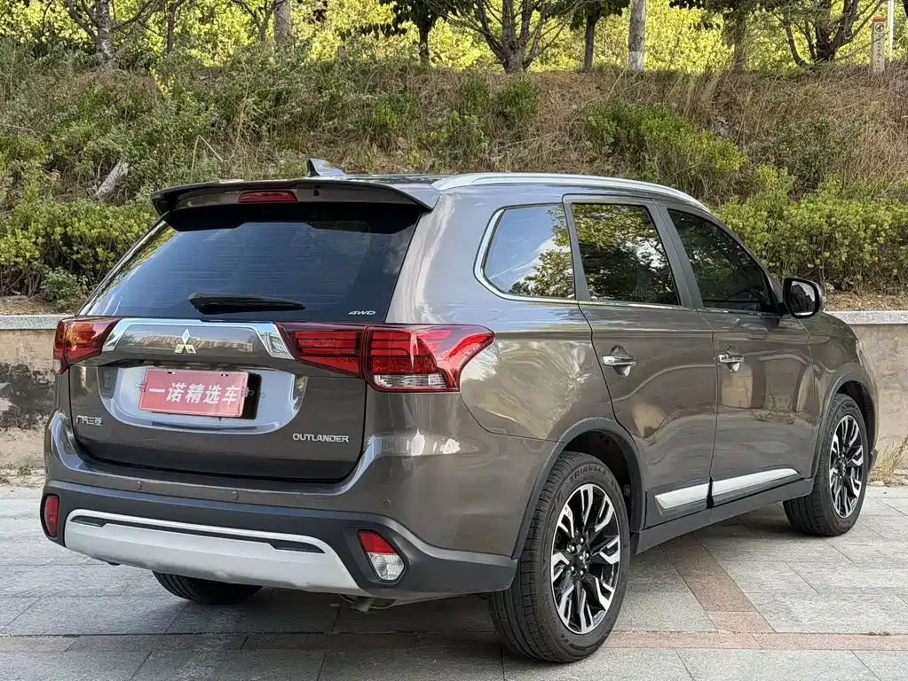 Mitsubishi Outlander — миниатюра 2