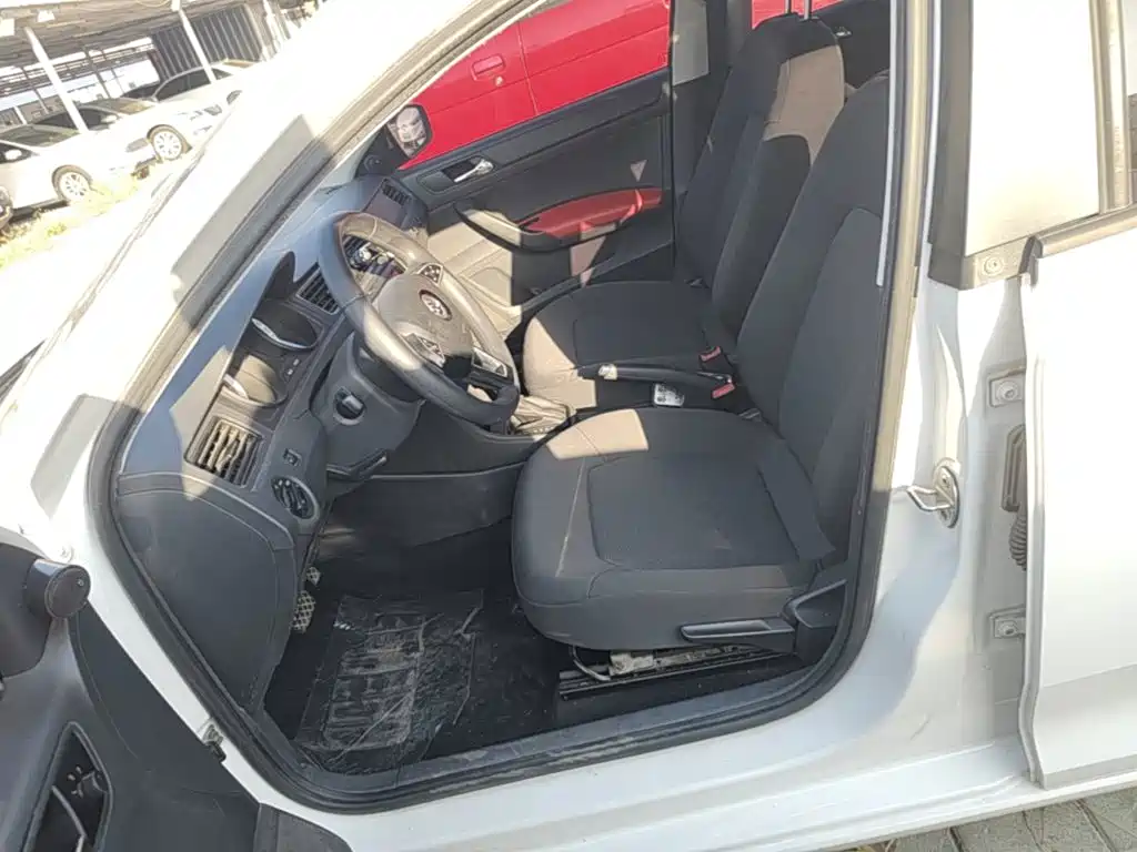 Skoda Rapid Spaceback — миниатюра 15