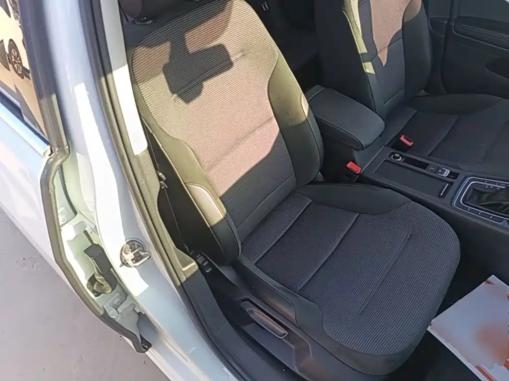 Volkswagen Golf — миниатюра 25