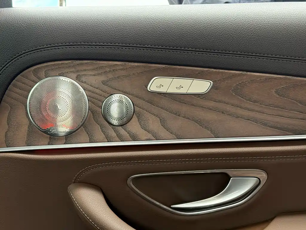 Mercedes-Benz E-Class — миниатюра 12