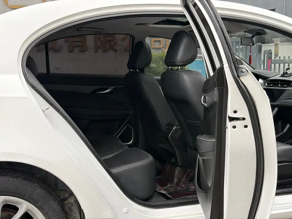 Geely Emgrand — миниатюра 9