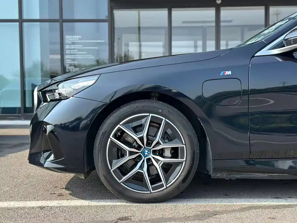 BMW i5 — миниатюра 5