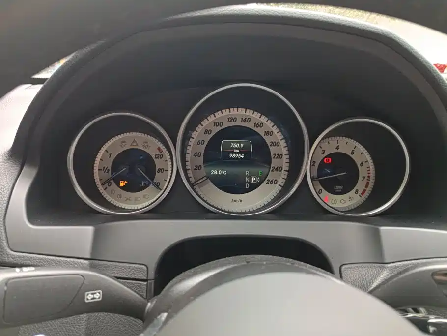Mercedes-Benz E-Class (Import) — миниатюра 14