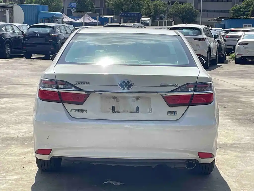 Toyota Camry — миниатюра 8