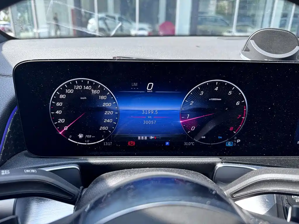 Mercedes-Benz GLB — миниатюра 8