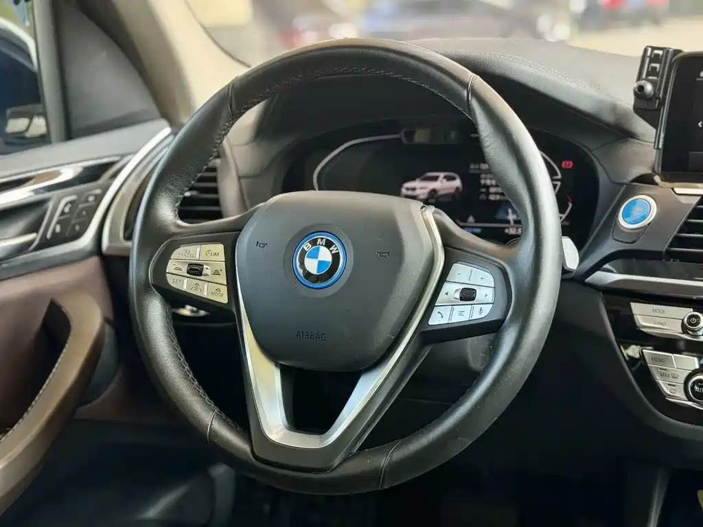 BMW iX3 — миниатюра 9