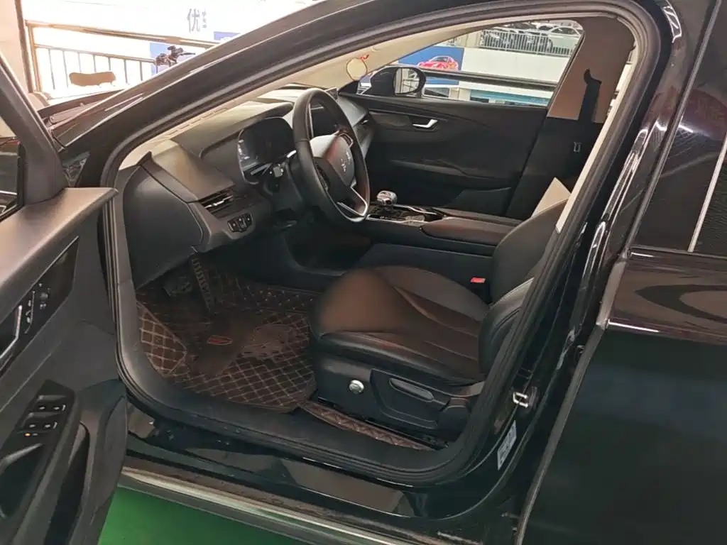 Hongqi Hongqi E-QM5 — миниатюра 16