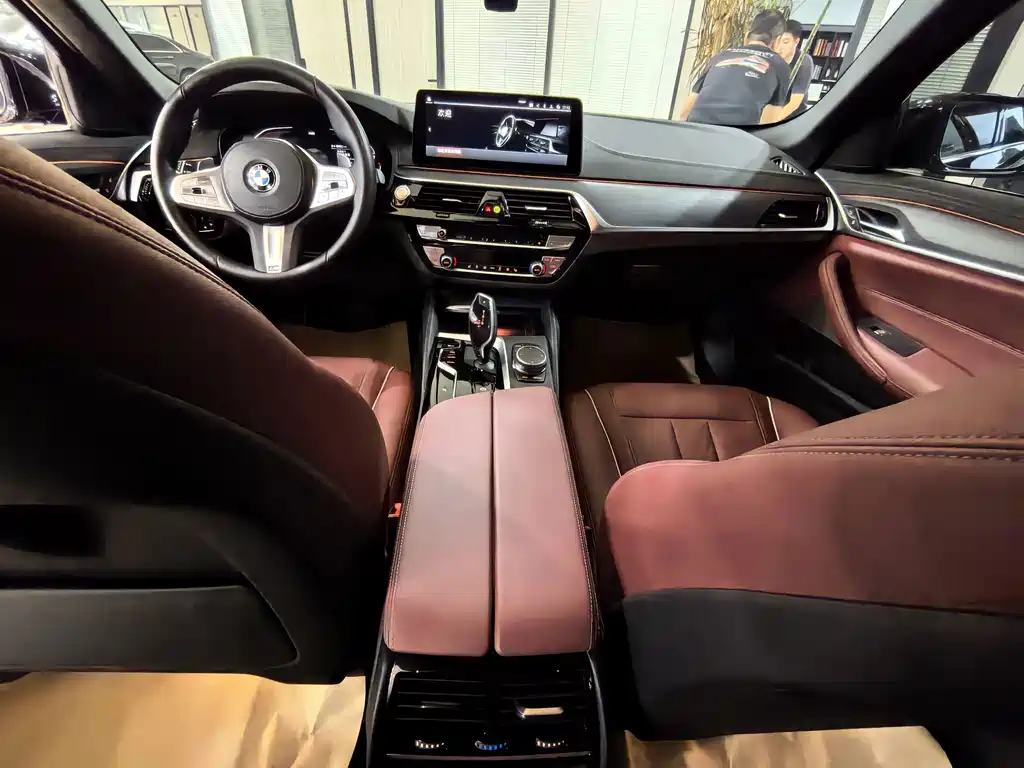 BMW 5 Series — миниатюра 9
