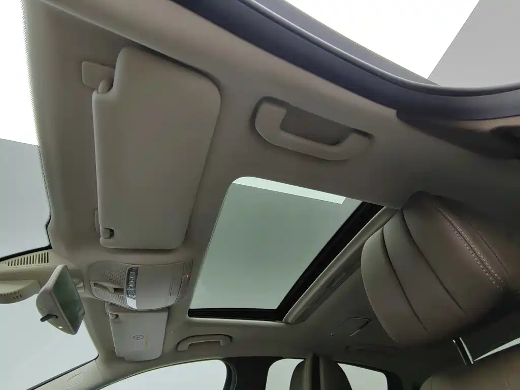 Mercedes-Benz E-Class — миниатюра 14