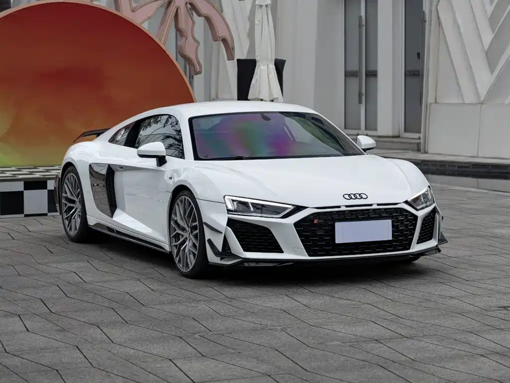 AUDI R8